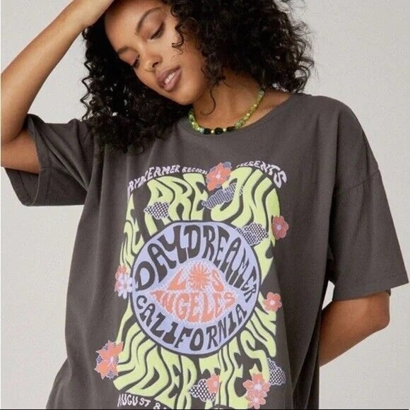 DAYDREAMER We are One Under Sun Merch Tee Sz L - Picture 1 of 12